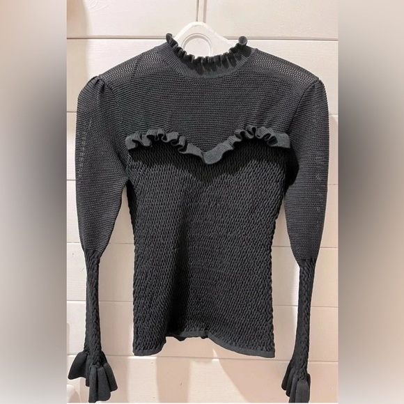 RD Style Sweaters - 📍 RD STYLE black stretchy ruffled sweater size M⚠️